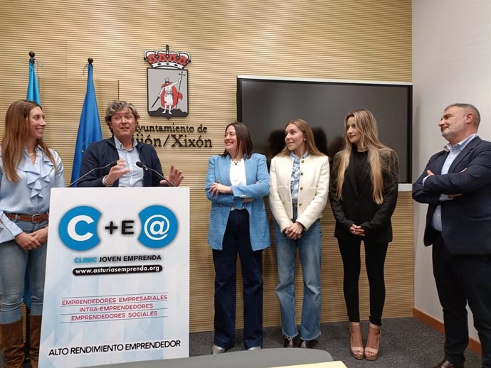 Presentación de la 19 edición del Clinic Joven Emprenda en el Ayuntamiento de Gijón.