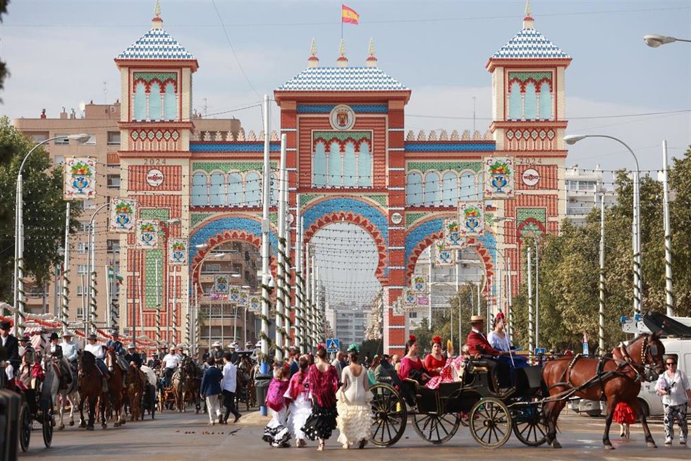 Imágenes del ambiente que se vive en el Real de la Feria