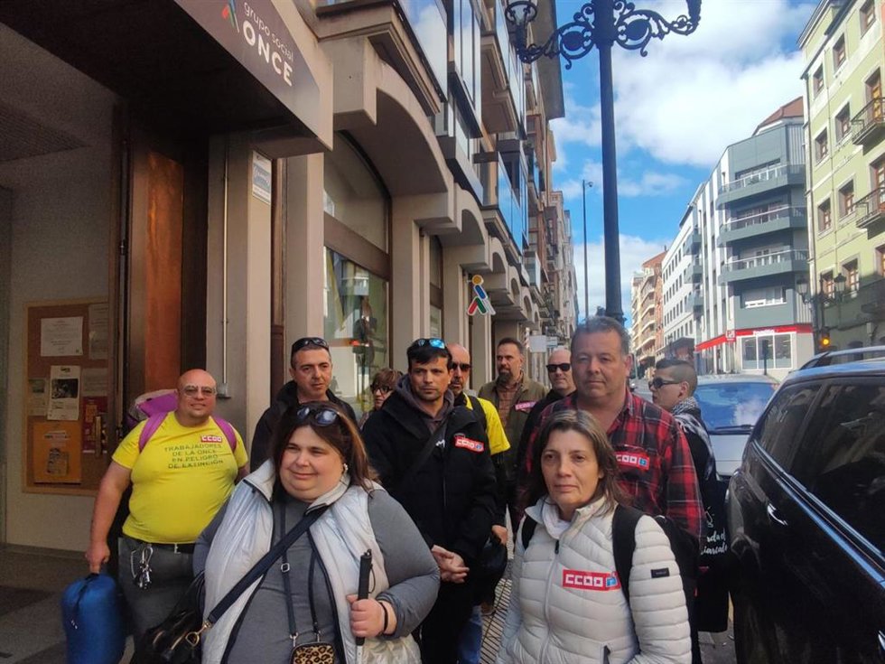 Representantes de CCOO piden a ONCE la reincorporación de una empleada