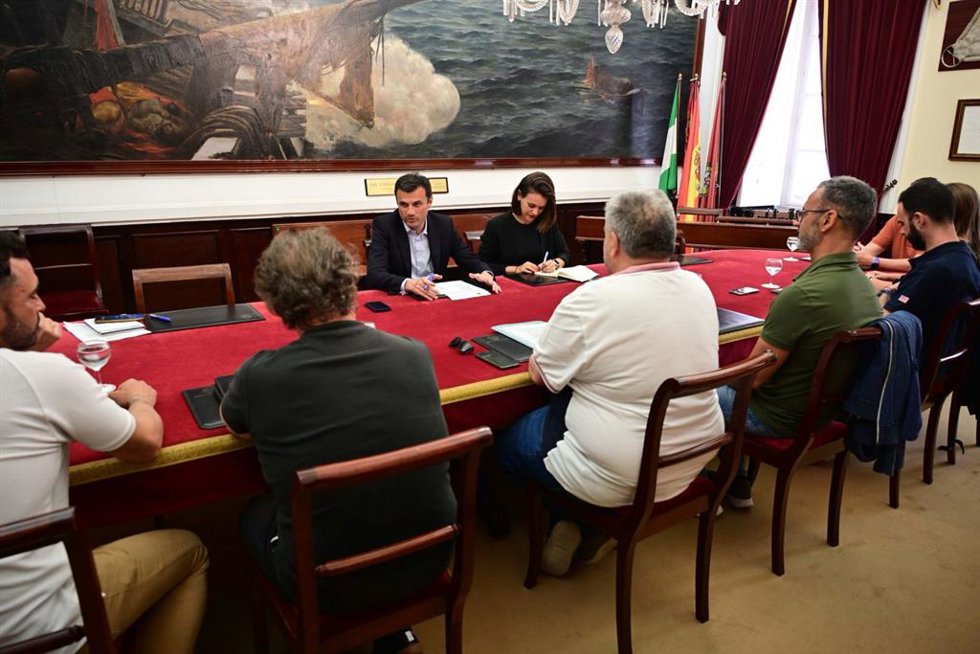 Bruno García con el comité de empresa de Navantia Cádiz.