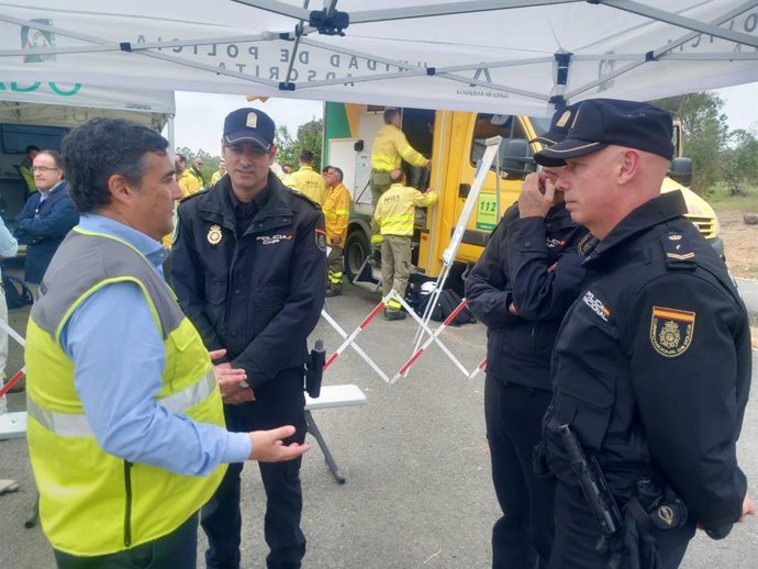 Participación del delegado de la Junta en Huelva, José Manuel Correa, en el simulacro de incendio organizado en Niebla.