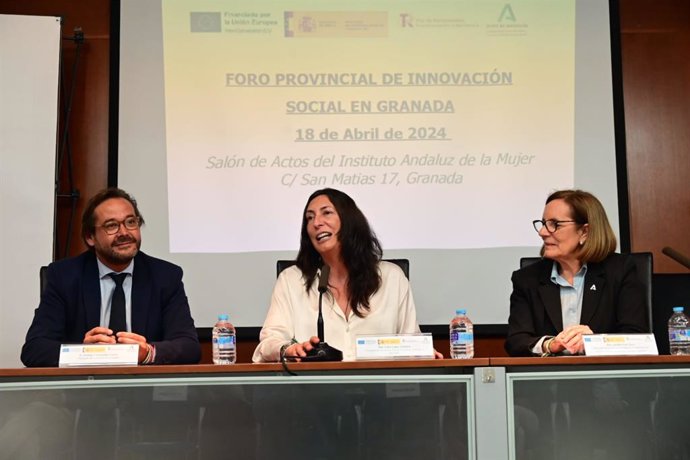 La consejera de Inclusión Social, Juventud, Familias e Igualdad, Loles López, en el Foro Provincial de Innovación Social en Granada.