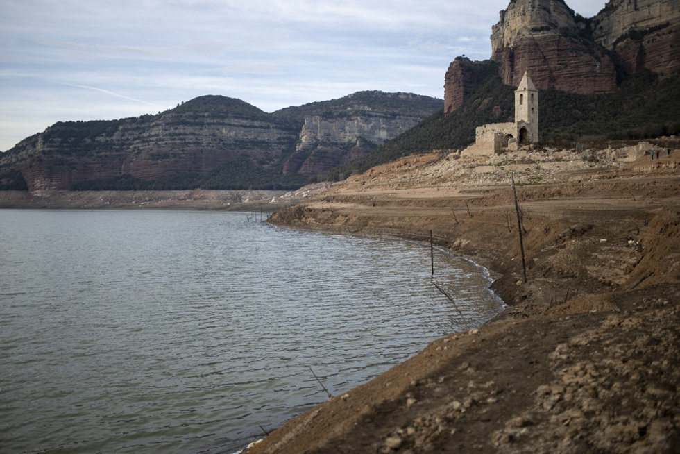 Archivo - Vista del pantano de Sau, a 22 de enero de 2024, en Barcelona, Catalunya (España)., cuando los embalses de las cuencas internas en Catalunya estaban a punto de llegar al límite del 16% de media. 