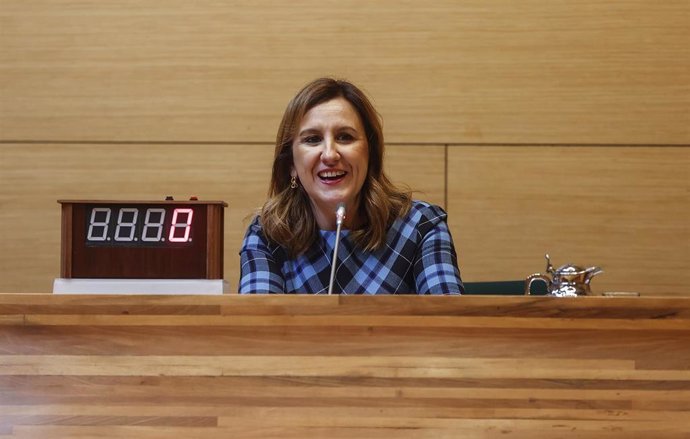 La alcaldesa de València, María José Catalá, durante  un pleno del ayuntamiento de la ciudad. 