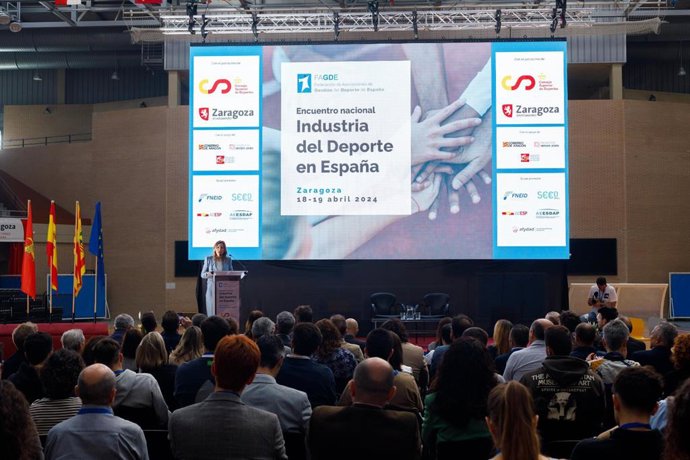 La alcaldesa de Zaragoza, Natalia Chueca, ha inaugurado el Encuentro Nacional de la Industria del Deporte de España (ENIDE)