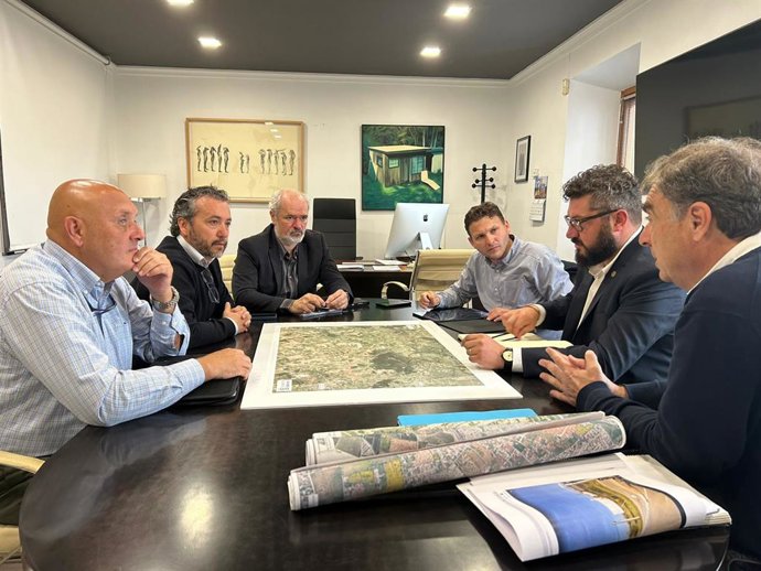 El alcalde de Marratxí, Jaume Llompart, reunido con el conseller insular de Territorio, Movilidad e Infraestructuras del Consell de Mallorca, Fernando Rubio.