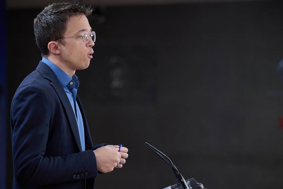 El líder de Más País, Iñigo Errejón, durante una rueda de prensa anterior a la reunión de la Junta de Portavoces, a 2 de abril de 2024, en Madrid (España).