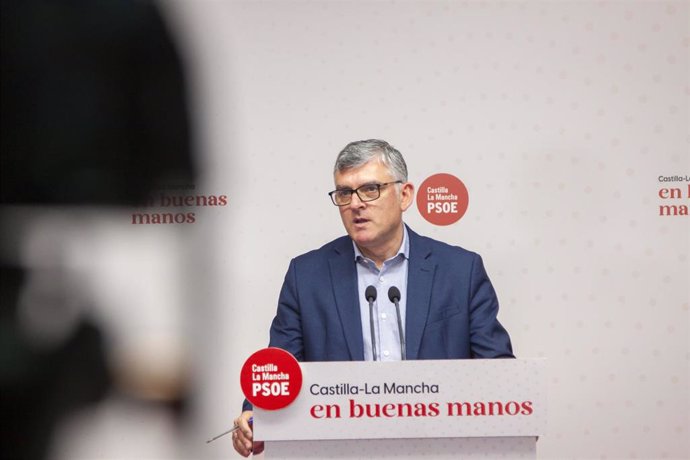 El presidente del Grupo Socialista en las Cortes de Castilla-La Mancha, Ángel Tomás Godoy.