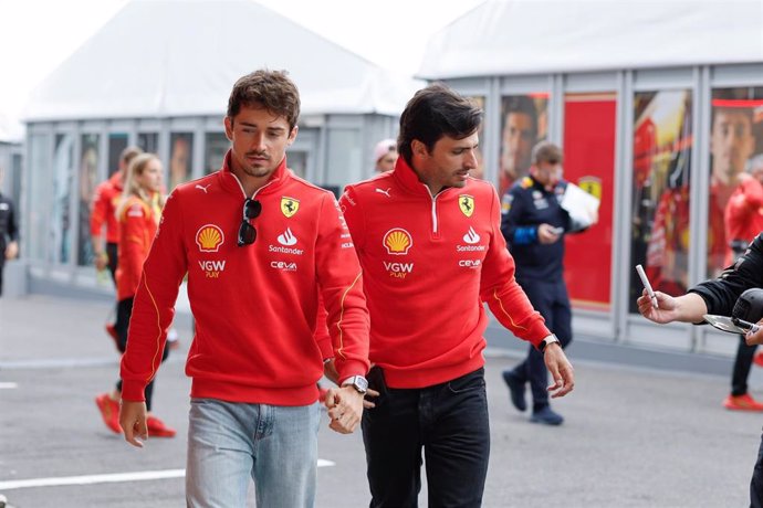 Charles Leclerc y Carlos Sainz durante el Gran Premio de Japón de 2024