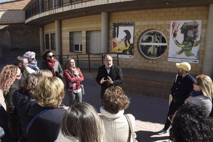 La exposición 'Pueblos de libro' de La Compañía Ilustrada de la DPH coimienza su recorrido en Tardienta.