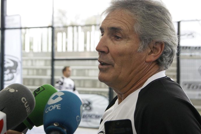 Archivo - El exfutbolista español Carlos Alonso Santillana