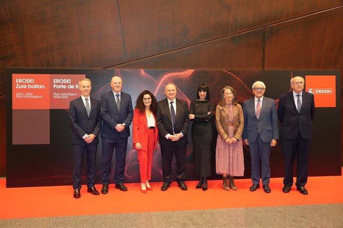 Javier Amezaga, Bittor Oroz, Rosa Carabel, Jordi Hereu, Beatriz Santos, Marisol Garmendia, José Vicente Reyes y Jordi Carbonell