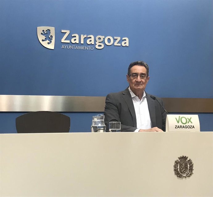 El portavoz del grupo municipal de VOX en el Ayuntamiento de Zaragoza, Julio Calvo