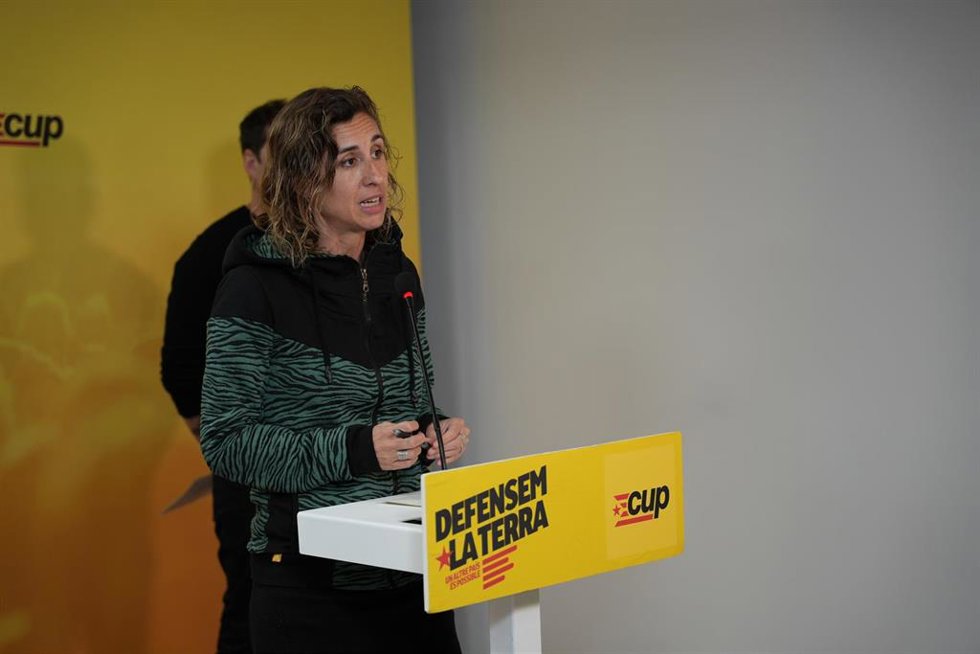 La candidata de la CUP a la Presidencia de la Generalitat, Laia Estrada, en rueda de prensa