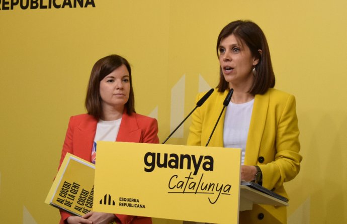 La vicesecretaria de Acción Política y Sectorial de ERC, Sara Bailac, y la secretaria general adjunta de ERC, Marta Vilalta, presentan el programa electoral para las elecciones catalanas del 12 de mayo en una rueda de prensa.