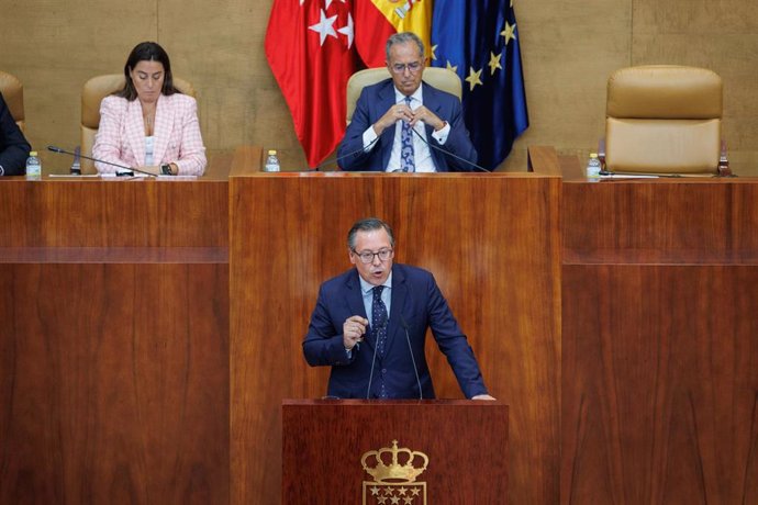 Archivo - El secretario general del PP de Madrid, Alfonso Serrano, interviene durante una sesión plenaria de la Asamblea de Madrid, a 5 de octubre de 2023, en Madrid (España). 