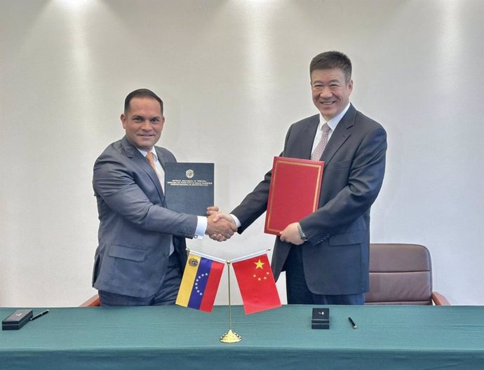 Venezuela y China formalizan los acuerdos para el inicio de vuelos comerciales entre ambos países