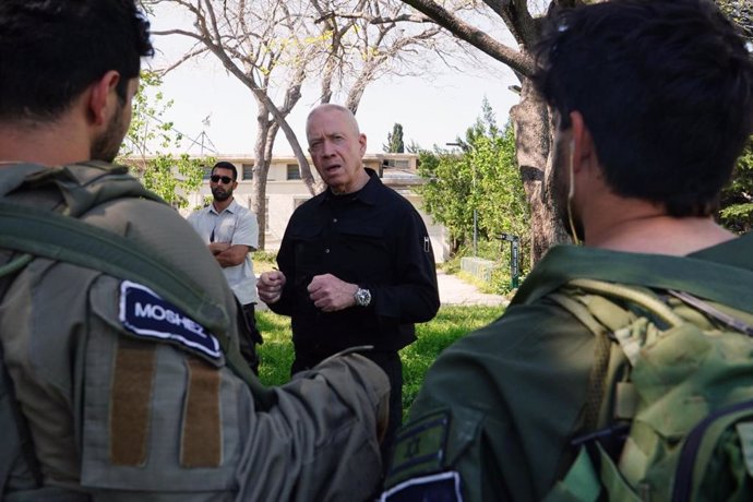 El ministro de Defensa de Israel, Yoav Gallant, durante una visita a las tropas en la frontera norte del país. 