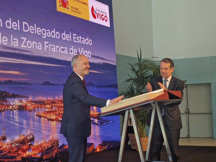 David Regades tomando posesión de nuevo como Delegado del Estado en la Zona Franca de Vigo.
