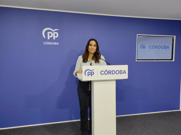 La diputada autonómica del Partido Popular de Córdoba Beatriz Jurado, en rueda de prensa.