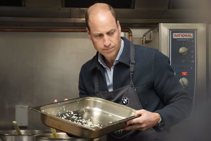 18 April 2024, United Kingdom, Surrey: William, Prince of Wales, helps make bolognase sauce during a visit to Surplus to Supper, a surplus food redistribution charity, at the charity's headquarters based in Sunbury Cricket Club, to see how surplus food fr