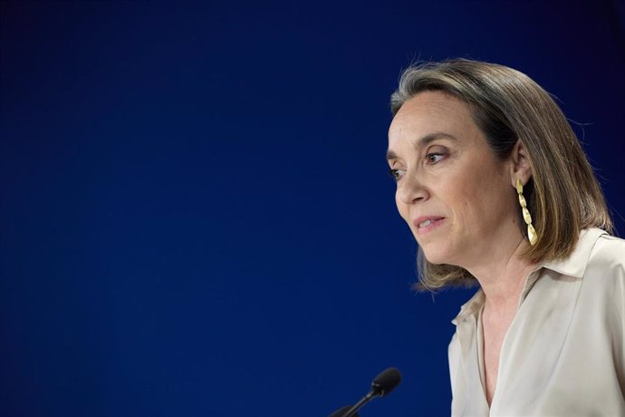 La secretaria general del PP, Cuca Gamarra, durante una rueda de prensa, en la sede del Partido Popular, a 18 de abril de 2024, en Madrid (España). Durante la comparecencia, se ha presentado el ‘Plan + Vivienda’ del Partido Popular, tras finalizar una reu