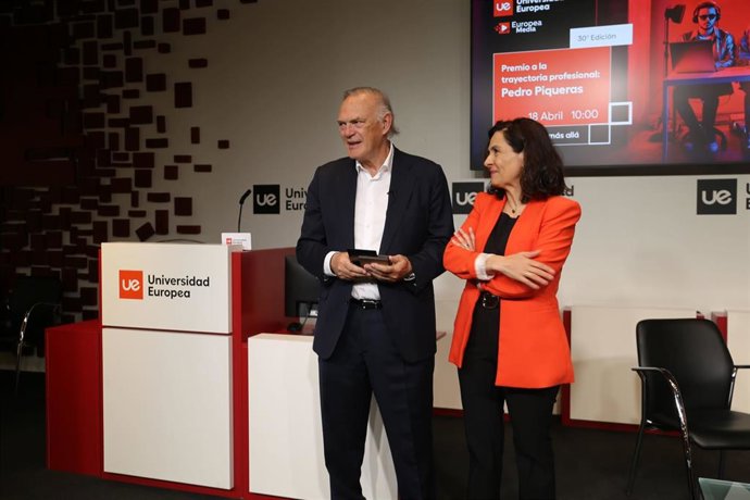 Pedro Piqueras, premiado por la Universidad Europea por su trayectoria profesional en televisión
