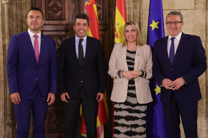 El 'president' de la Generalitat, Carlos Mazón, y los presidentes de las diputaciones de Alicante, Valencia y Castellón firman acuerdos de cooperación para el fomento de la participación ciudadana, la transparencia y el buen gobierno