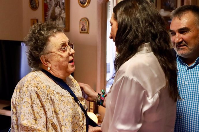 Imagen de la visita de Loles López a la residencia de personas mayores del Perpetuo Socorro de Santa Fe