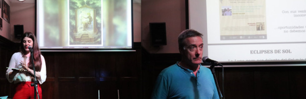 Estefanía Cabello y David Galadí, los dos ponentes en el Café Málaga.