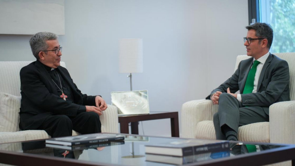 Félix Bolaños se reúne con el nuevo presidente de la Conferencia Episcopal Española, Luis Javier Argüello