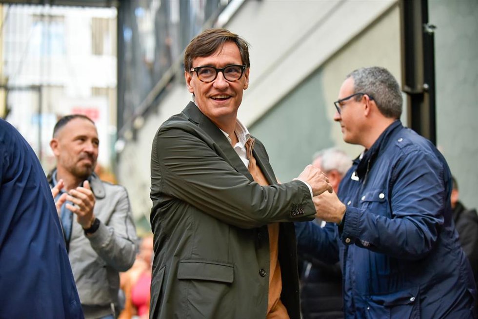 El primer secretario del PSC y candidado socialista a las elecciones de Catalunya del 12 de mayo, Salvador Illa, en un mitin en Eibar (Gipuzkoa)