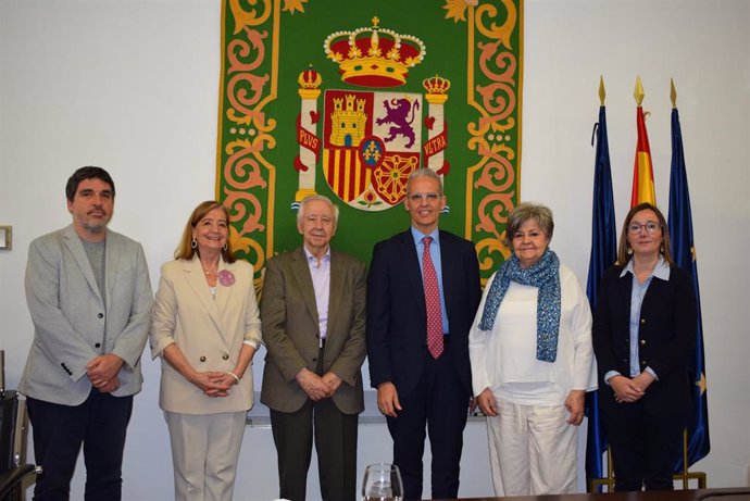 Reunión de la Plataforma de Mayores y Pensionistas (PMP) y la Federación Española de Municipios y Provincias (FEMP) para promover la defensa de los derechos de las personas mayores en la política local.