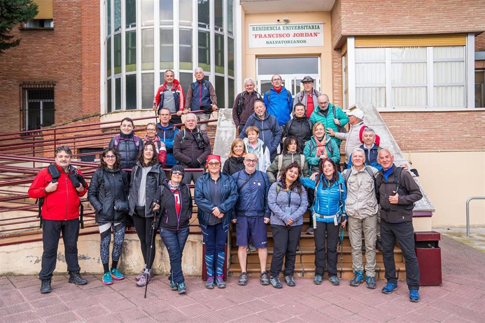 Alumnos de la Universidad de la Experiencia de Francia, Italia y España realizan el Camino de Santiago en La Rioja