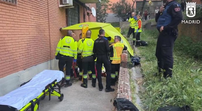 Sucesos.- En estado grave un hombre de 48 años al caer de un primer piso en Moratalaz
