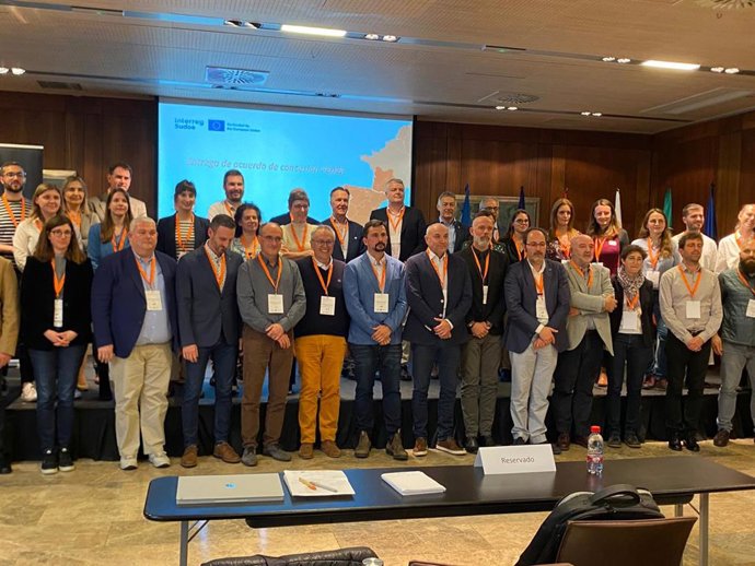 Representantes de las comunidades autónomas y regiones de otros países integrados en el consorcio internacional del programa 'SocialForest', que coordina la Región de Murcia