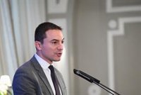 Lobato justifica que PSOE apoye a Bildu en Pamplona y no en Euskadi: "El alcalde condenó a ETA mientras seguía matando"