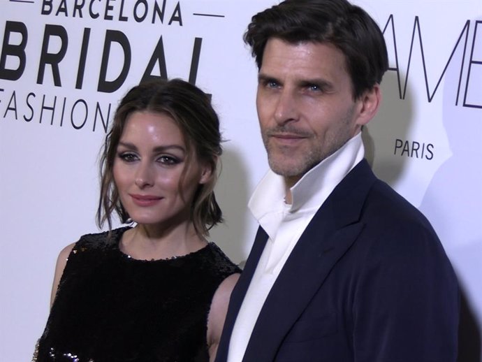 Olivia Palermo y Johannes Huebl en el desfile de Giambattista Valli en la Barcelona Bridal Week