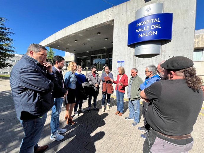 La diputada regional del PP, Pilar Fernández Pardo, visita el Hospital de la comarca del Nalón.