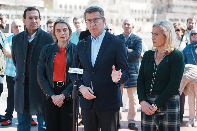 Feijóo apoya a Javier de Andrés en el último día de la campaña electoral vasca