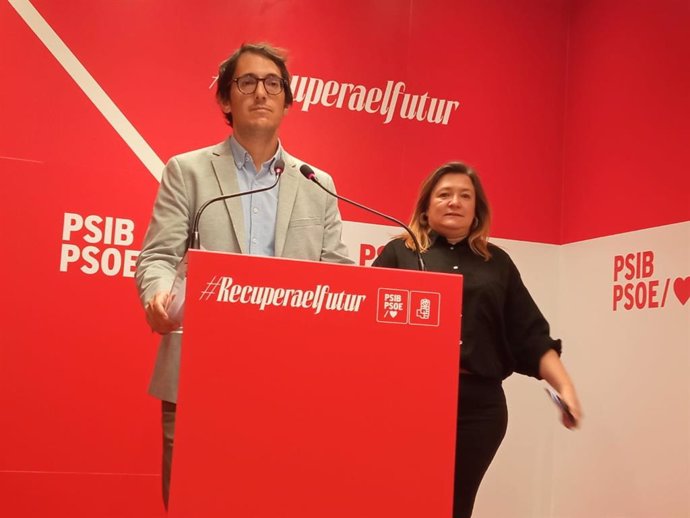 Negueruela y Garrido, en rueda de prensa.