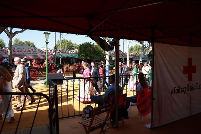 Imágenes del ambiente que se vive en el Real de la Feria. 