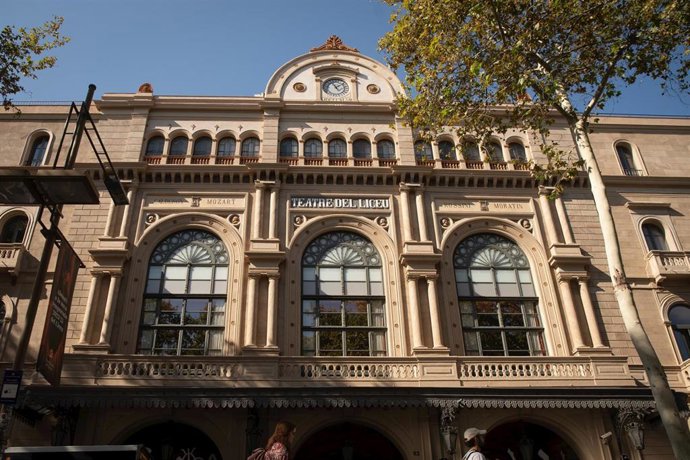 Archivo - Fachada del Teatre del Liceu.