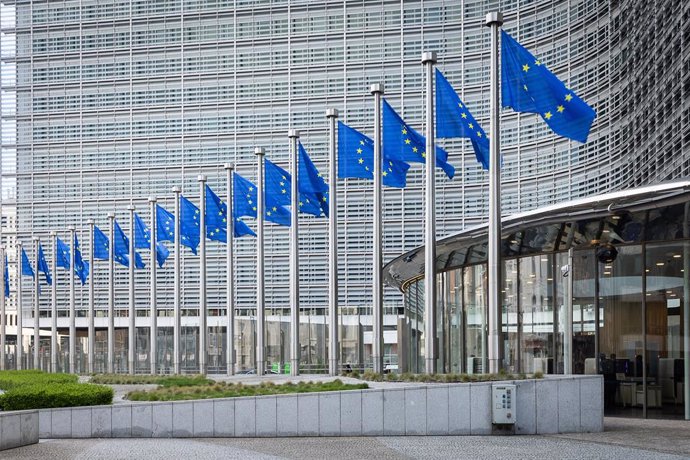 Archivo - Banderas de la UE en una imagen de archivo