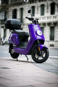 Cabify retira su flota de motos de Barcelona y mantiene el motosharing con las motos de Cooltra