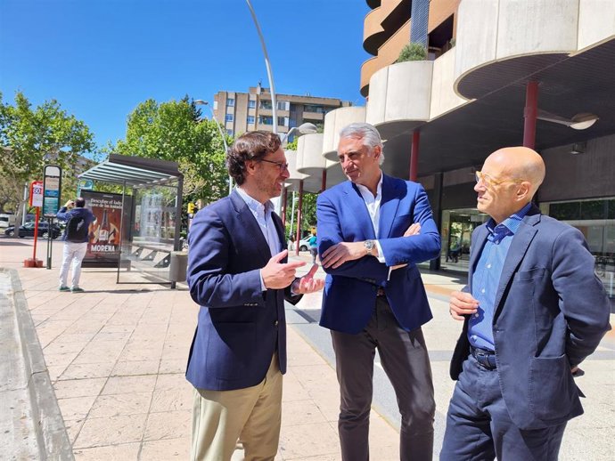 El concejal delegado de Movilidad, José Miguel Rodrigo, en el intercambiador del Actur