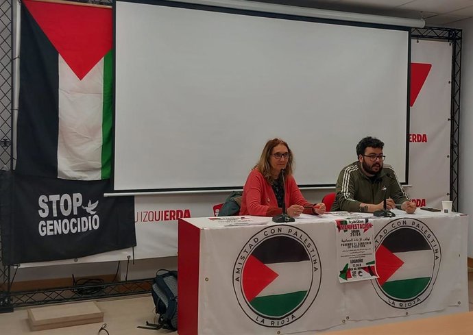 Los portavoces de la Plataforma, Andres Molina y Laura Juarros.