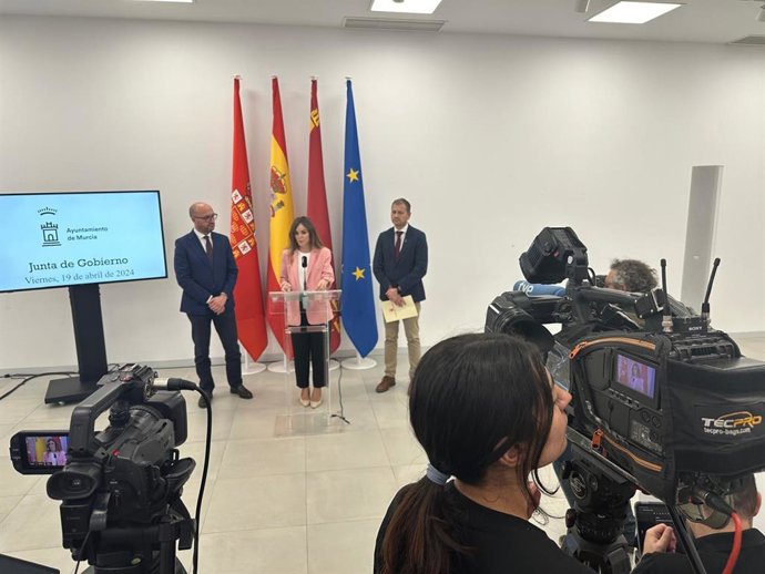 La vicealcaldesa y concejala de Fomento y Patrimonio del Ayuntamiento de Murcia, Rebeca Pérez, en una rueda de prensa