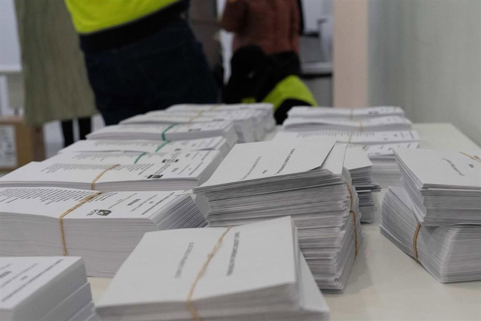Papeletas en un colegio electoral de Bilbao.