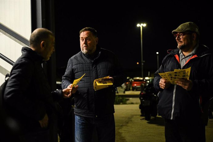 El presidente de ERC, Oriol Junqueras, ante la fábrica de SEAT en Martorell (Barcelona)